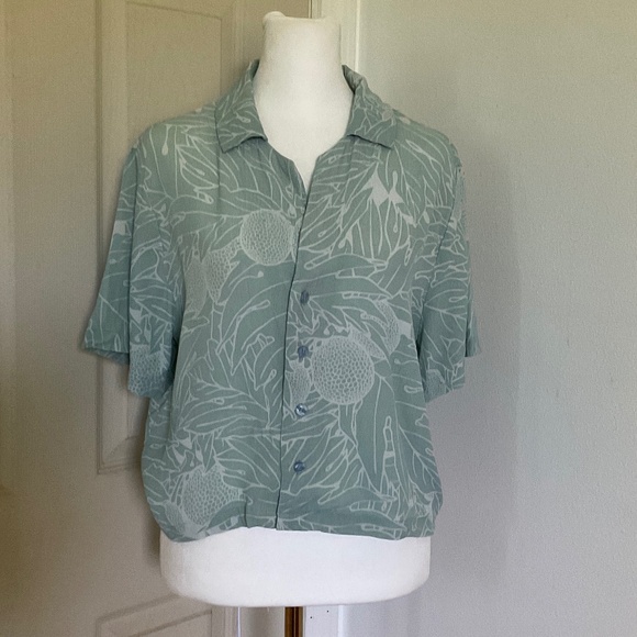 Manaola Tops - Manaola women’s collared top